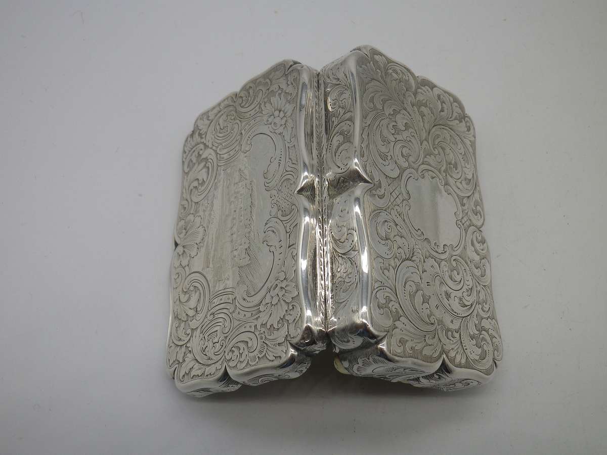 Edinburgh 1840 George VI Scottish Hallmarked silver Box with gilt interior. Maker: MC 106.3g