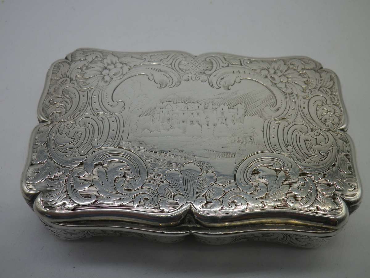 Edinburgh 1840 George VI Scottish Hallmarked silver Box with gilt interior. Maker: MC 106.3g