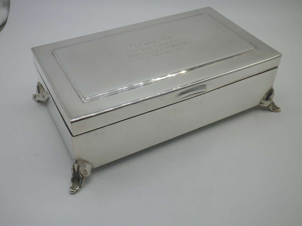 Beautiful Vintage Silver Plated cigarette or jewelery box. Footed. 19.5x10x5.5cm