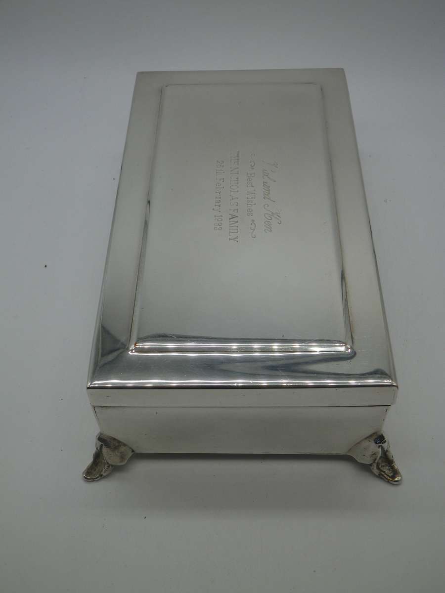 Beautiful Vintage Silver Plated cigarette or jewelery box. Footed. 19.5x10x5.5cm