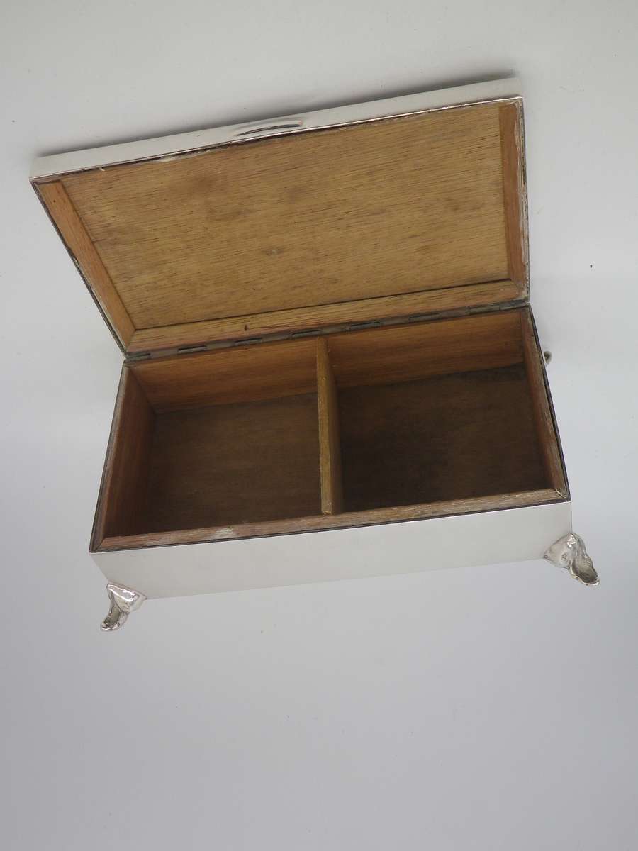 Beautiful Vintage Silver Plated cigarette or jewelery box. Footed. 19.5x10x5.5cm