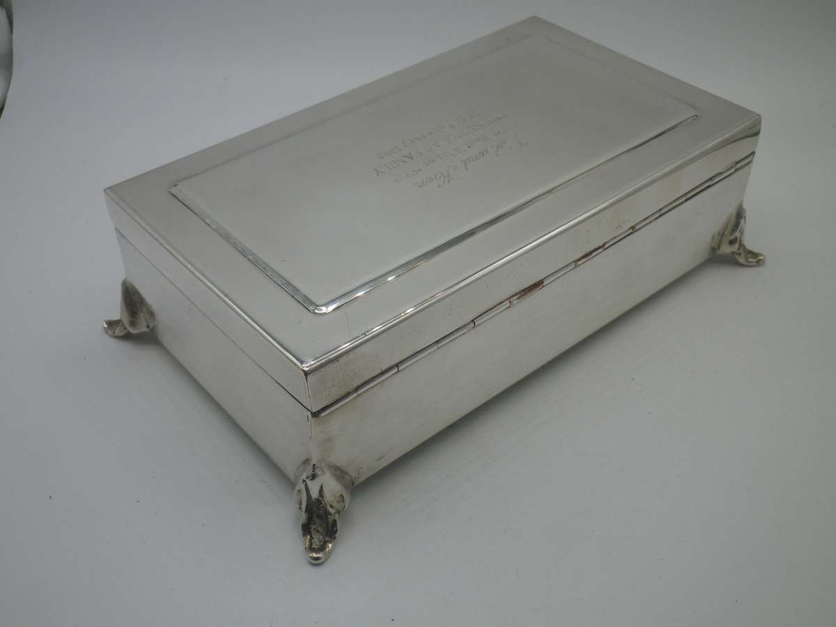 Beautiful Vintage Silver Plated cigarette or jewelery box. Footed. 19.5x10x5.5cm