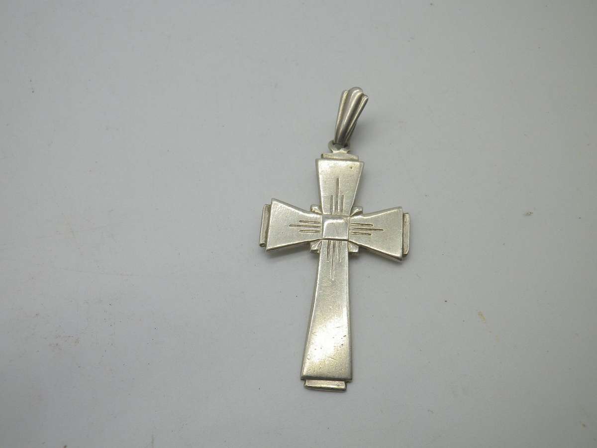 Beautiful Hallmarked Sterling Silver Cross Pendant. Sweden, 1960.  Ge-Kå Smycken 5 x 2.5cm. 3.7g