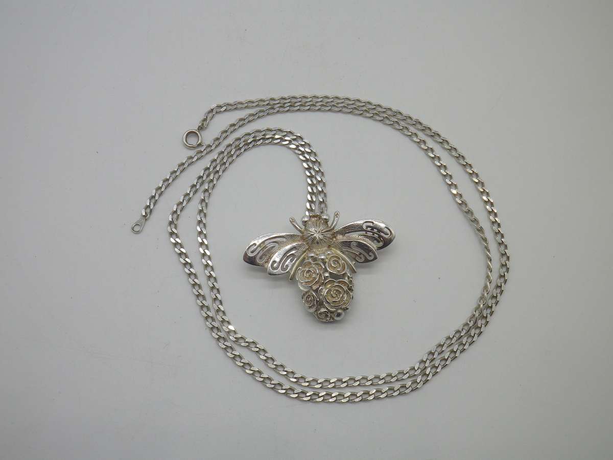 JENNA CLIFFORD Large Sterling Silver BEE DESIGNER pendant on Silver chain 4.5x3cm 21g EXQUISITE