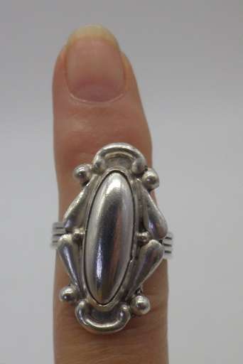 Sterling Silver vintage ring. Size O - but adjustable 7.67 grams