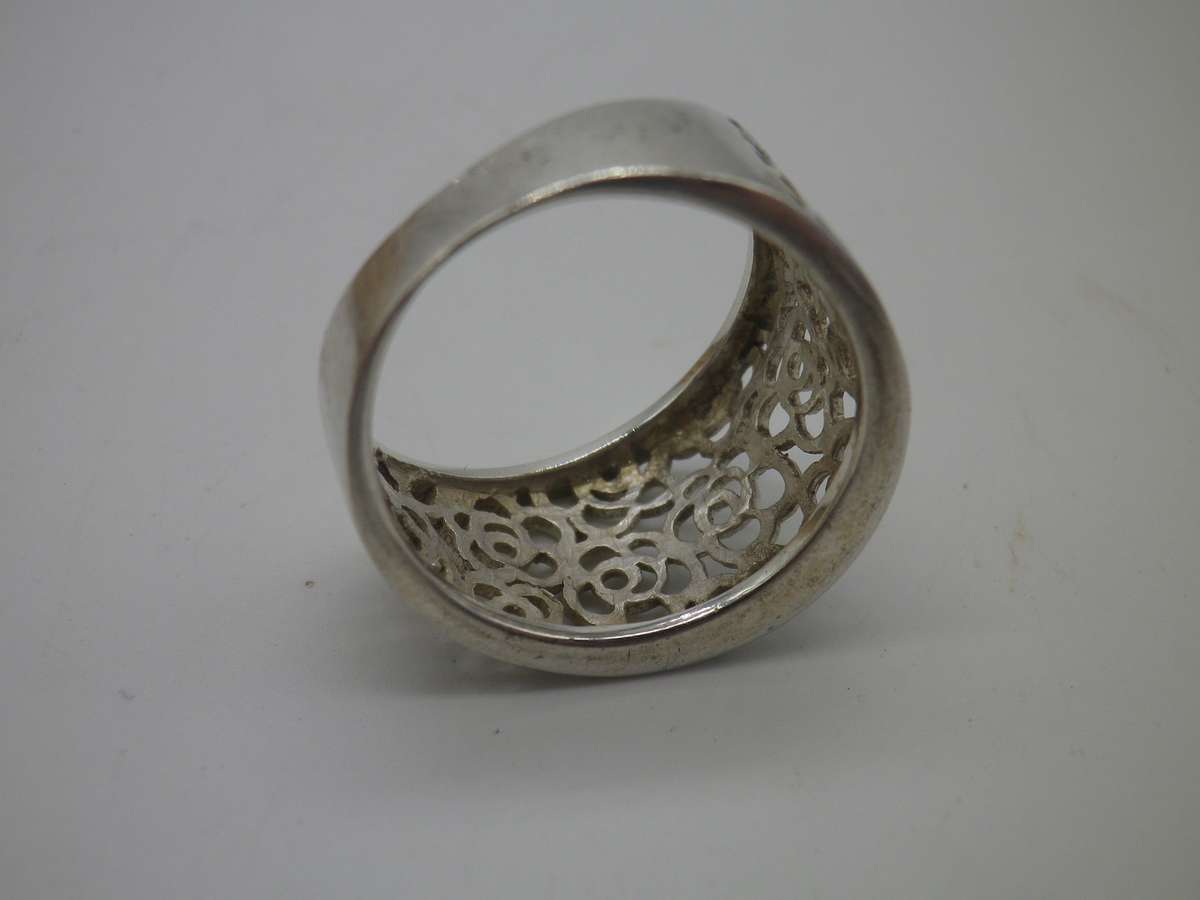Vintage Sterling Silver ring. Size O 1/2.  5.34 grams