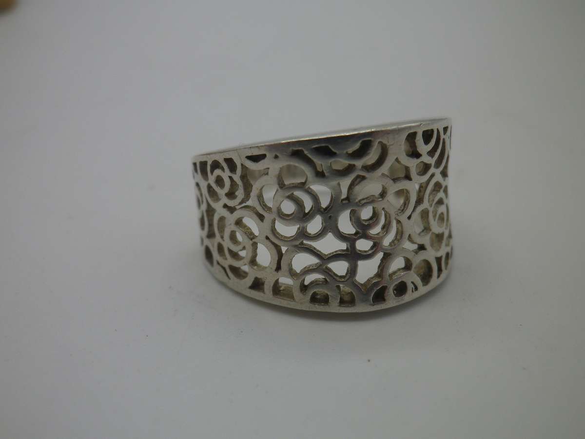 Vintage Sterling Silver ring. Size O 1/2.  5.34 grams