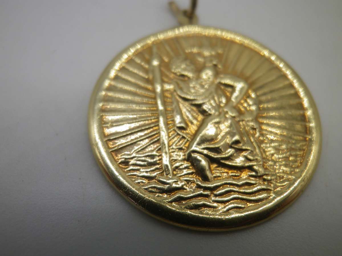Vintage 9ct Yellow Gold Designer OBLO Beautiful St Christopher pendant. 12mm. 3.71g