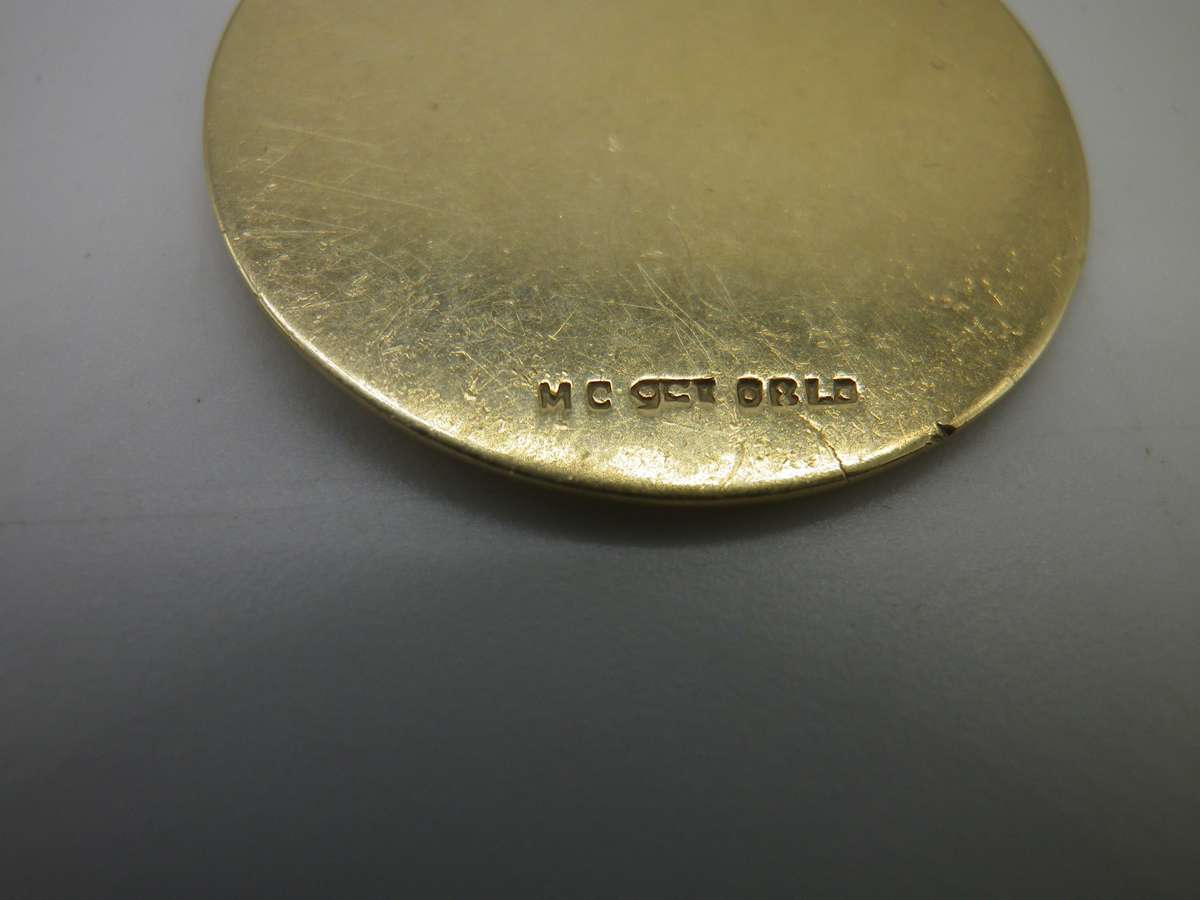 Vintage 9ct Yellow Gold Designer OBLO Beautiful St Christopher pendant. 12mm. 3.71g