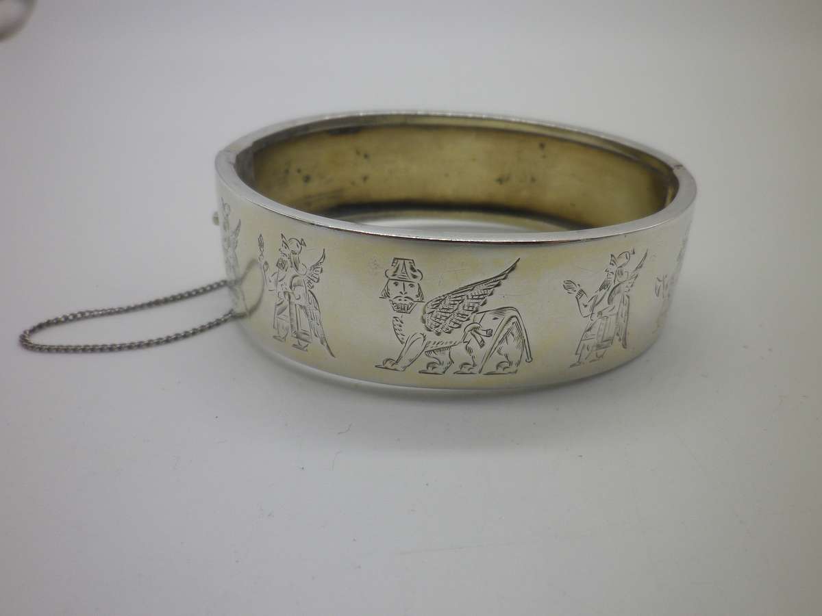 VICTORIAN c1880S STERLING SILVER CLIP BANGLE. LION OF JUDAH & 4 ANGELS 20.9g