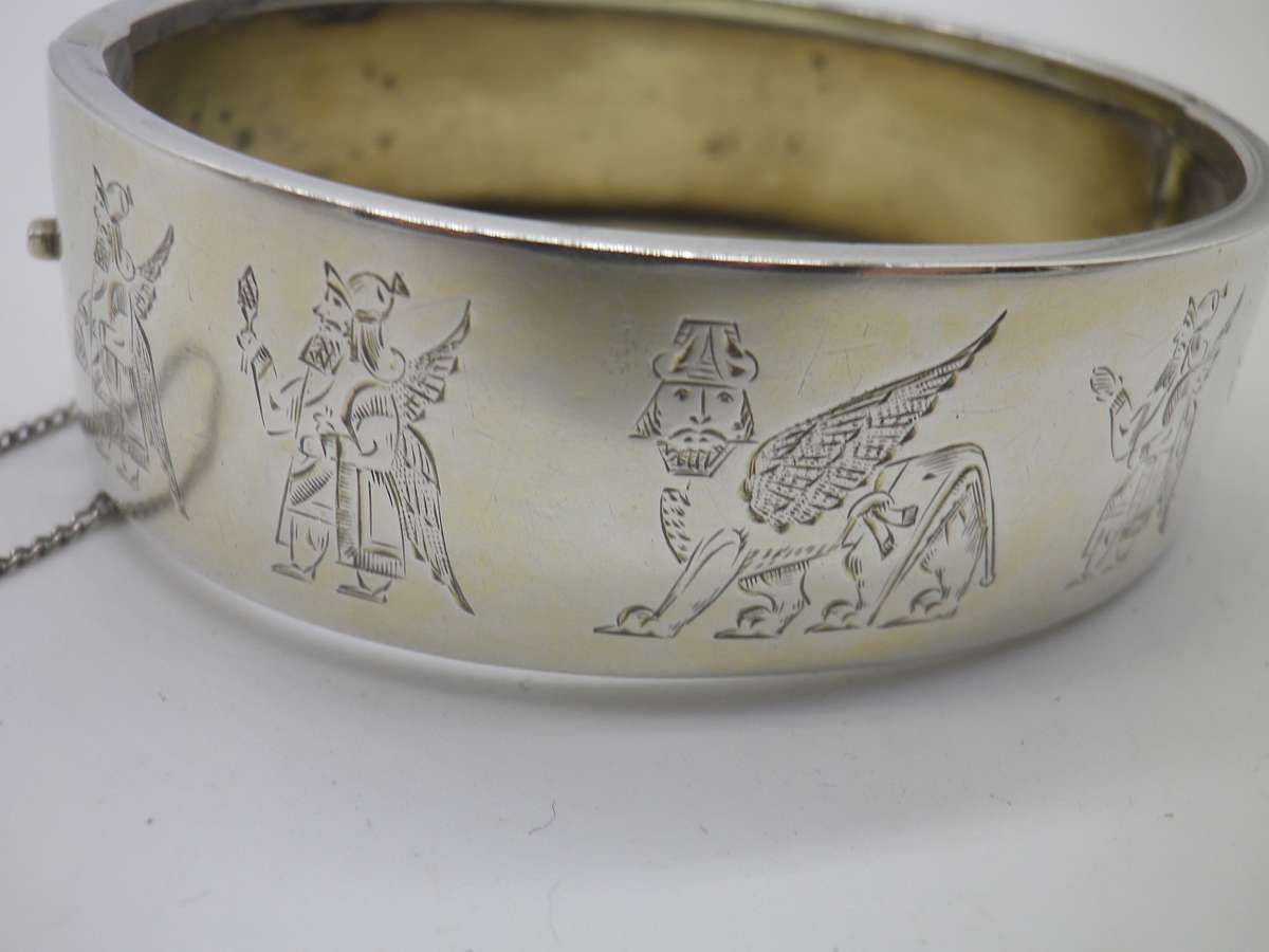 VICTORIAN c1880S STERLING SILVER CLIP BANGLE. LION OF JUDAH & 4 ANGELS 20.9g