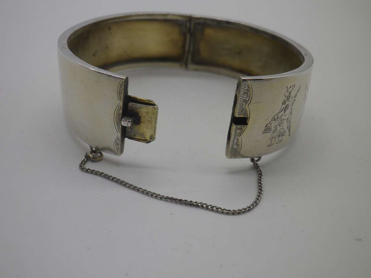 VICTORIAN c1880S STERLING SILVER CLIP BANGLE. LION OF JUDAH & 4 ANGELS 20.9g