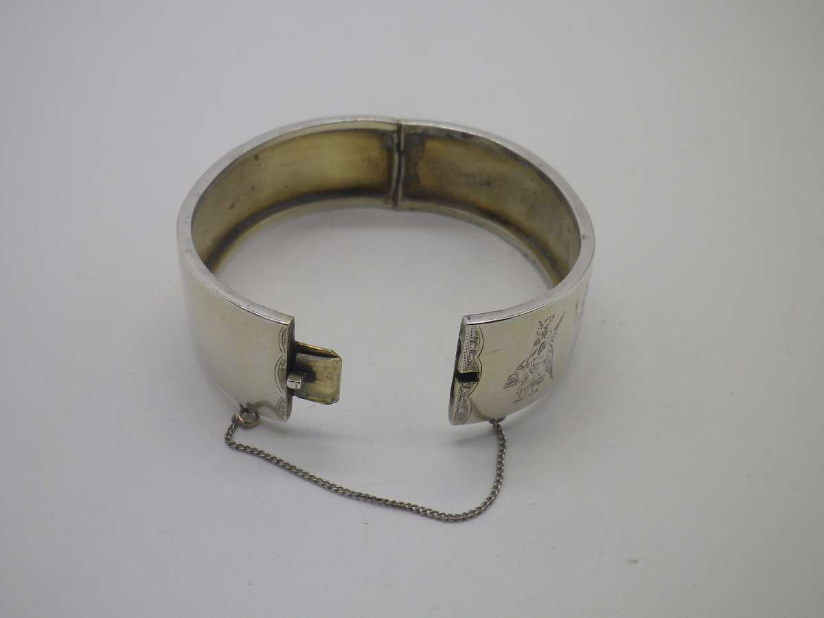VICTORIAN c1880S STERLING SILVER CLIP BANGLE. LION OF JUDAH & 4 ANGELS 20.9g
