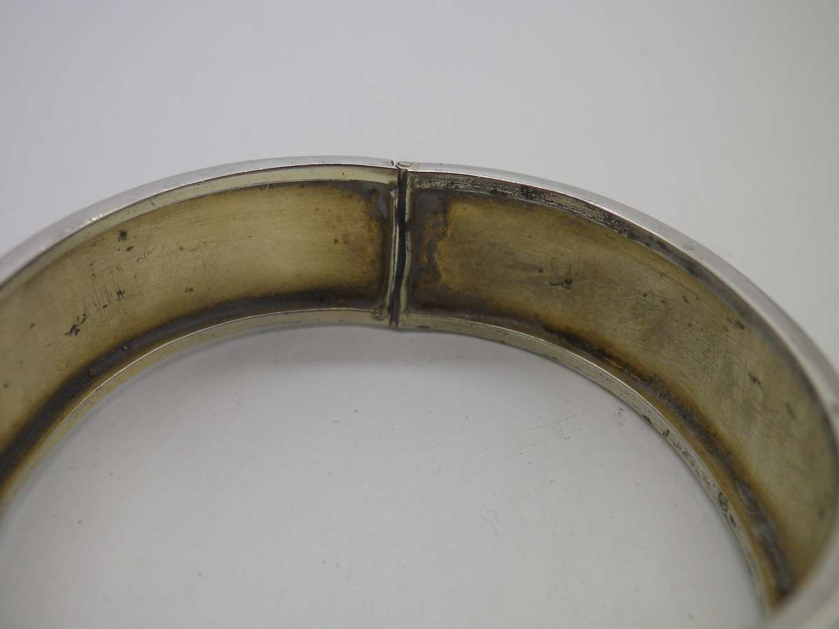 VICTORIAN c1880S STERLING SILVER CLIP BANGLE. LION OF JUDAH & 4 ANGELS 20.9g