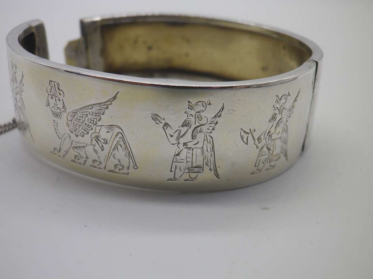 VICTORIAN c1880S STERLING SILVER CLIP BANGLE. LION OF JUDAH & 4 ANGELS 20.9g
