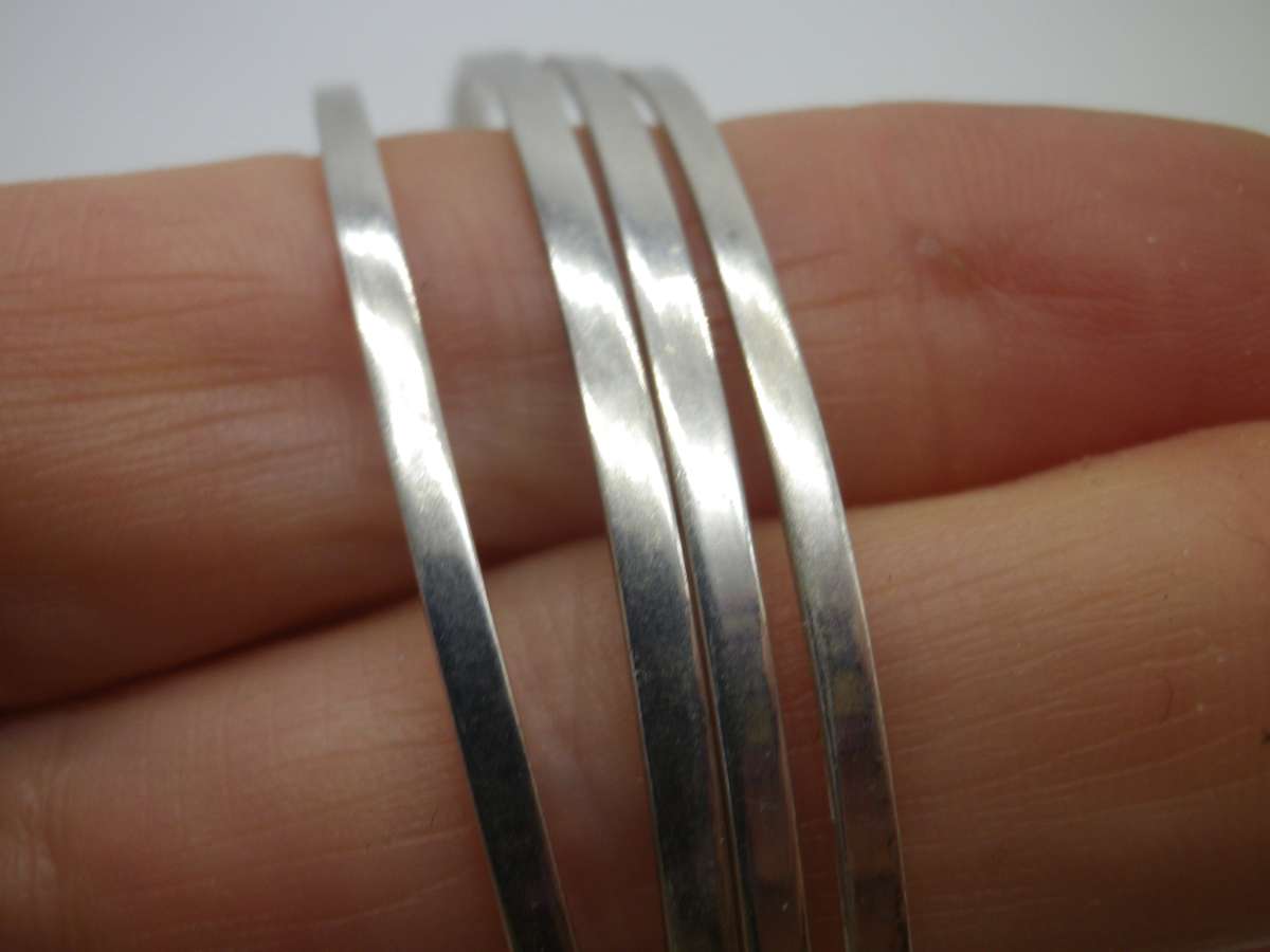 4 Sterling Silver Vintage Bangles. 15.96g 3mm wide. 6cm