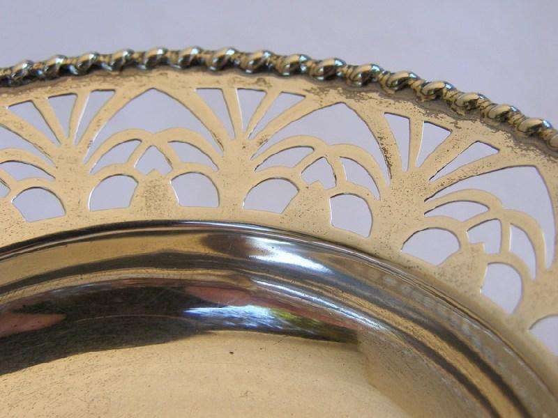 Hallmarked Sterling Silver Pedestal bon bon dish. Birmingham 1946 Adie Brothers & Co. 78 g