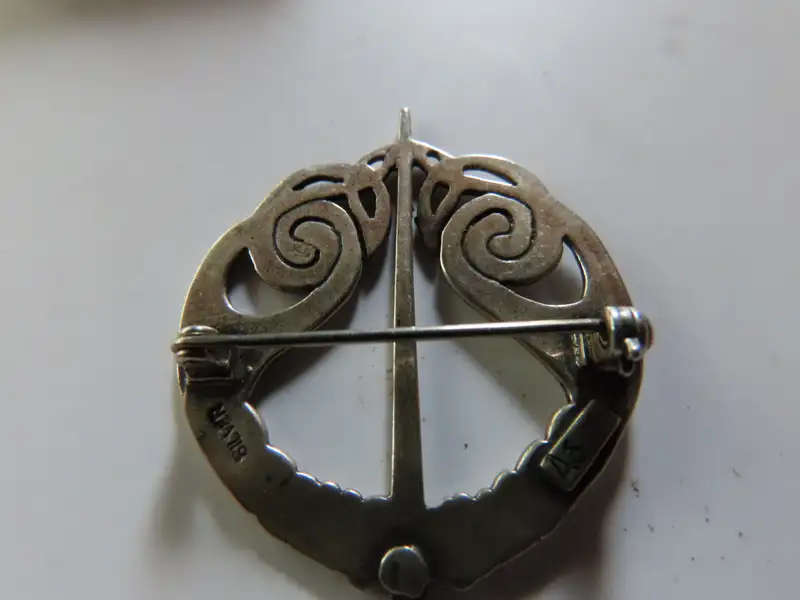 Sterling Silver CELTIC Design brooch or kilt pin. 4x3.8cm 6.55g