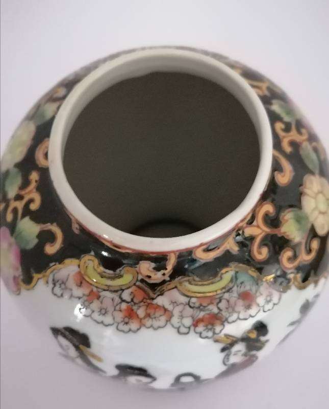 Satsuma Style c 1970s BWA lidded ginger jar with Geishas. 11 x 25cm