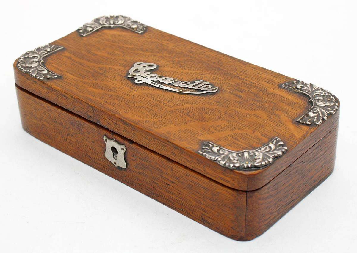 Antique Oak Silver Mounted Cigarette Box, Walker & Hall, Sheffield 1910. 21.5cm