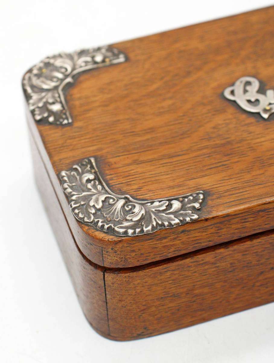 Antique Oak Silver Mounted Cigarette Box, Walker & Hall, Sheffield 1910. 21.5cm