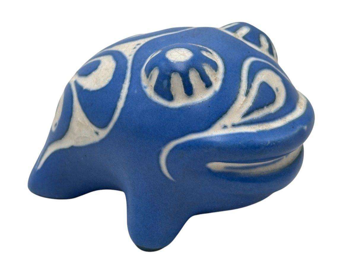 Rare PABLO ZABAL, Chile blue and white folk art ceramic FROG. 8 x 6 x 6cm