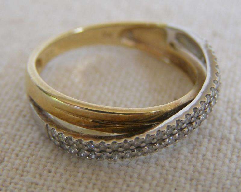 Gorgeous 9ct Gold cross over ring. 50 brilliant cut diamonds. Size O. 2.4g Valuation certificate.