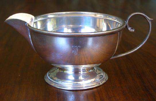 HALLMARKED STERLING SILVER CREAMER. Birmingham 1934. Joseph Gloster. 103g 13.8x 6cm