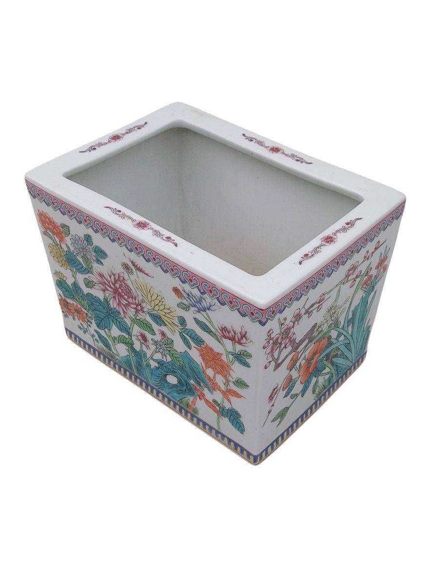 Chinese Hand Painted Famille Rose Planter 23 x 17 x 17cm