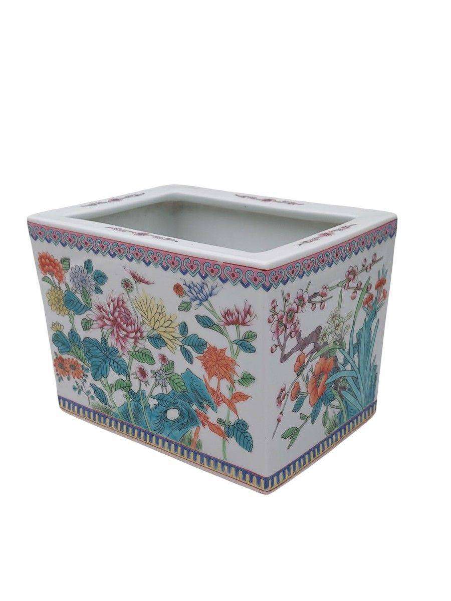 Chinese Hand Painted Famille Rose Planter 23 x 17 x 17cm