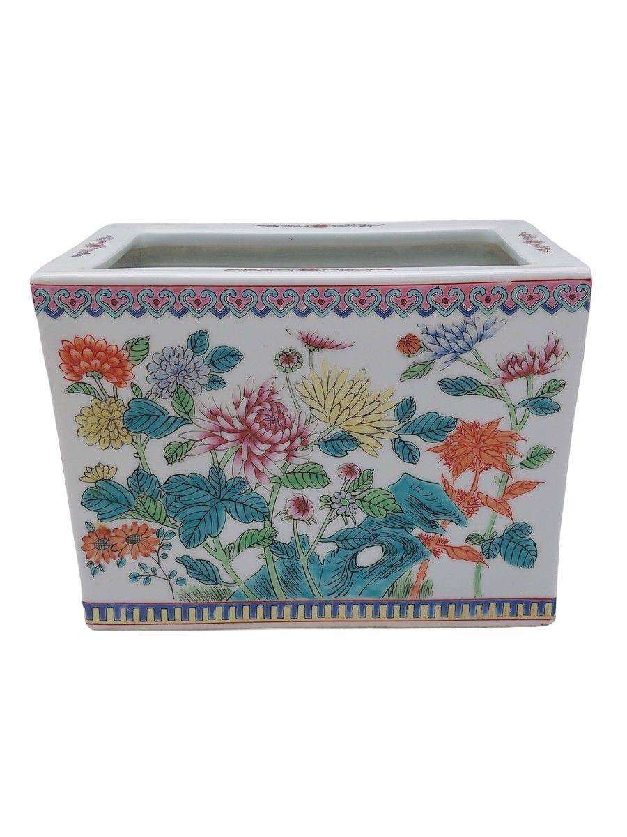 Chinese Hand Painted Famille Rose Planter 23 x 17 x 17cm