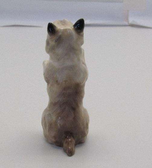 ROYAL DOULTON CAIRN TERRIER BEGGING HN 2589