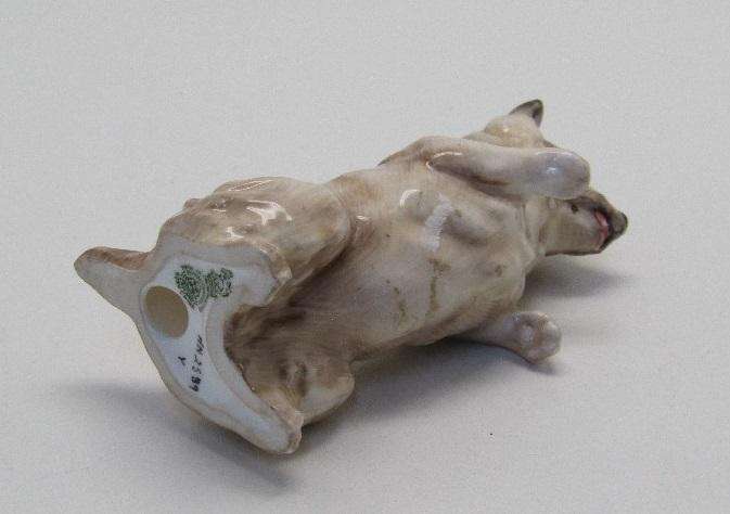 ROYAL DOULTON CAIRN TERRIER BEGGING HN 2589