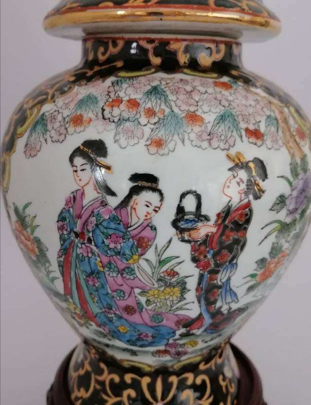 Satsuma Style c 1970s BWA lidded ginger jar with Geishas. 14 x 31cm