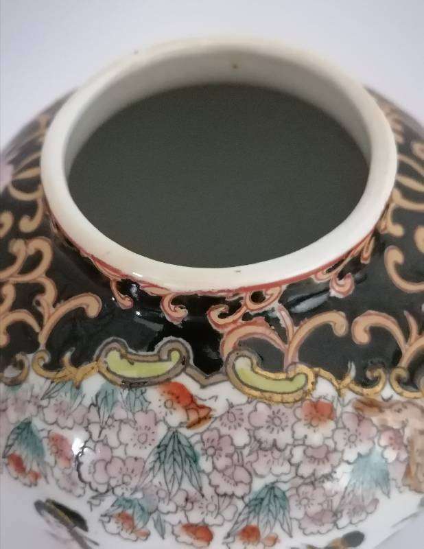 Satsuma Style c 1970s BWA lidded ginger jar with Geishas. 14 x 31cm