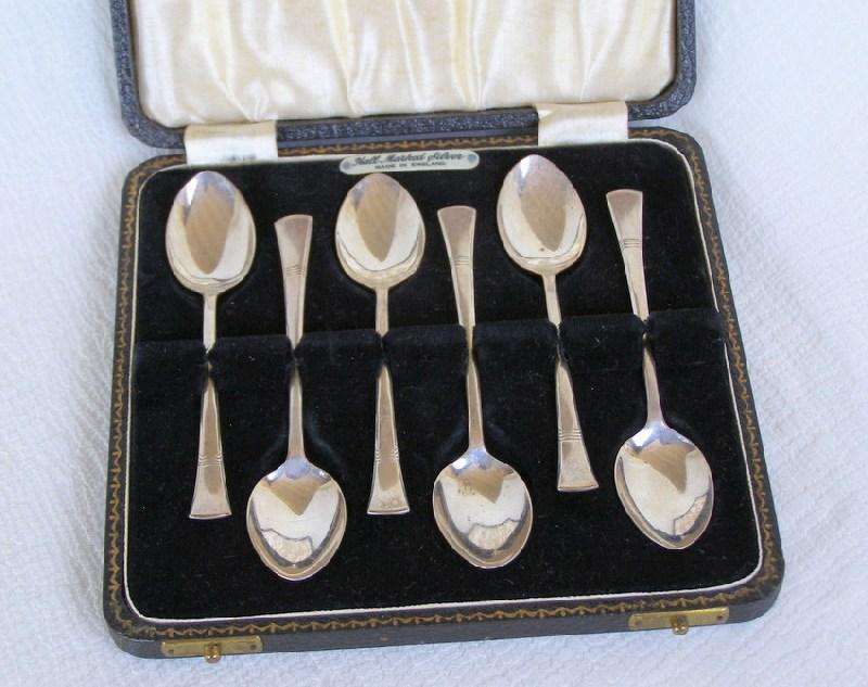 Hallmarked silver spoons. Sheffield, 1941. Angora Silver plate Company. 60g