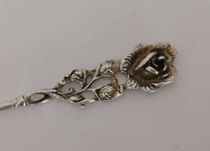 Pretty 835 German Silver ROSE HANDLE Sugar spoon with shell shape bowl. 10.8cm. 10.71g