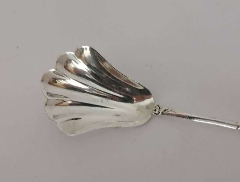 Pretty 835 German Silver ROSE HANDLE Sugar spoon with shell shape bowl. 10.8cm. 10.71g
