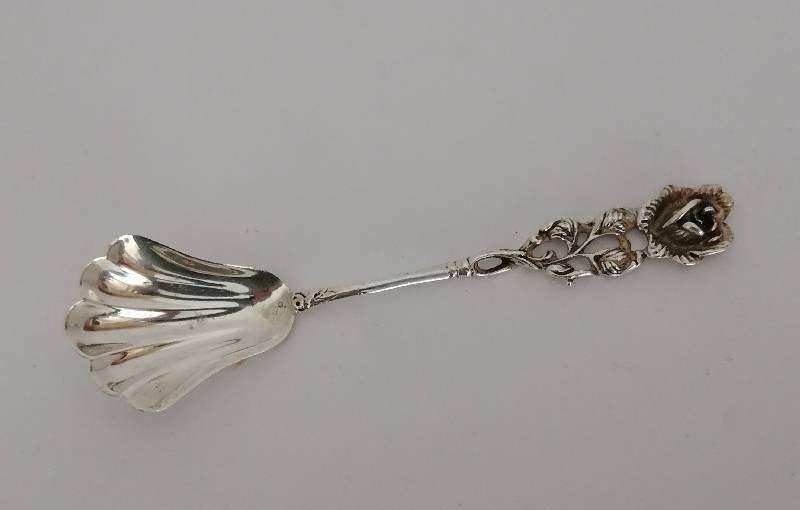 Pretty 835 German Silver ROSE HANDLE Sugar spoon with shell shape bowl. 10.8cm. 10.71g