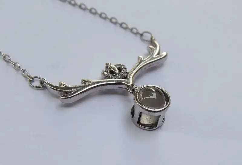 Unusual STERLING SILVER STANHOPE NECKLACE. Says "I love you" in many languages