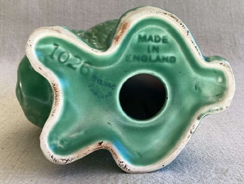 Large Vintage SYLVAC Bunny. Model 1026 17cm Excellent Condition