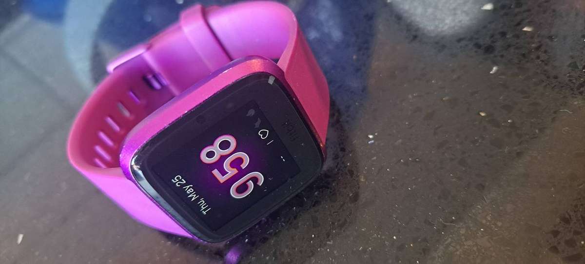 Fitbit versa Samrt Watch in Very Very Good Condition