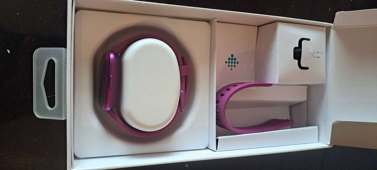 Fitbit versa Samrt Watch in Very Very Good Condition