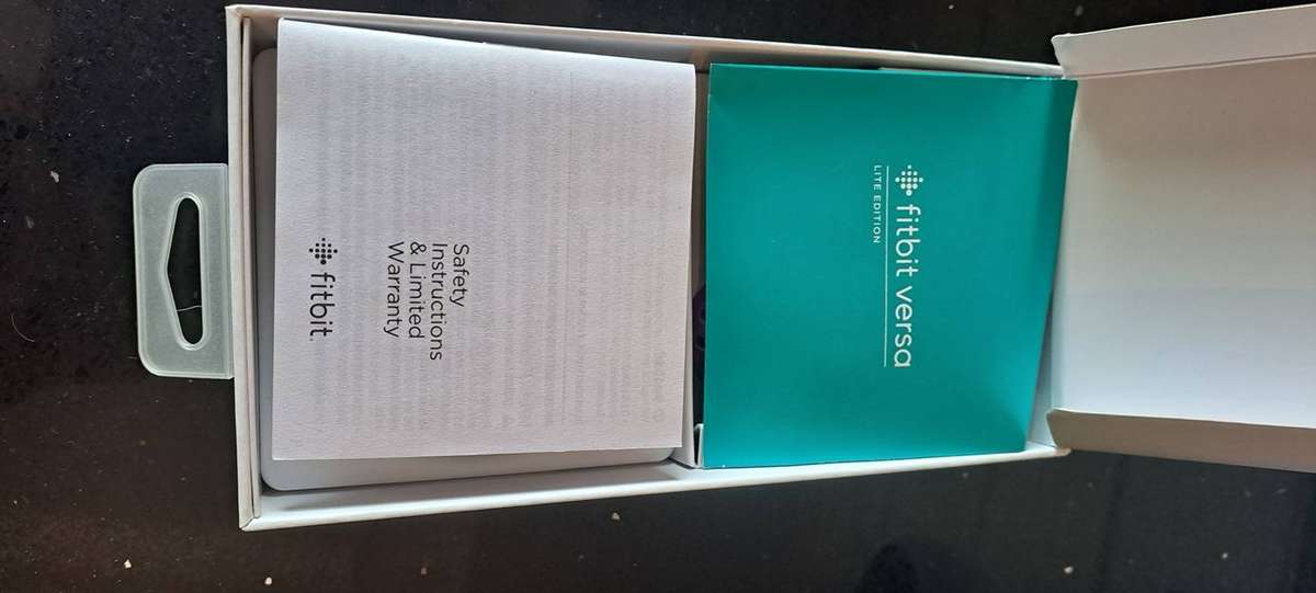 Fitbit versa Samrt Watch in Very Very Good Condition