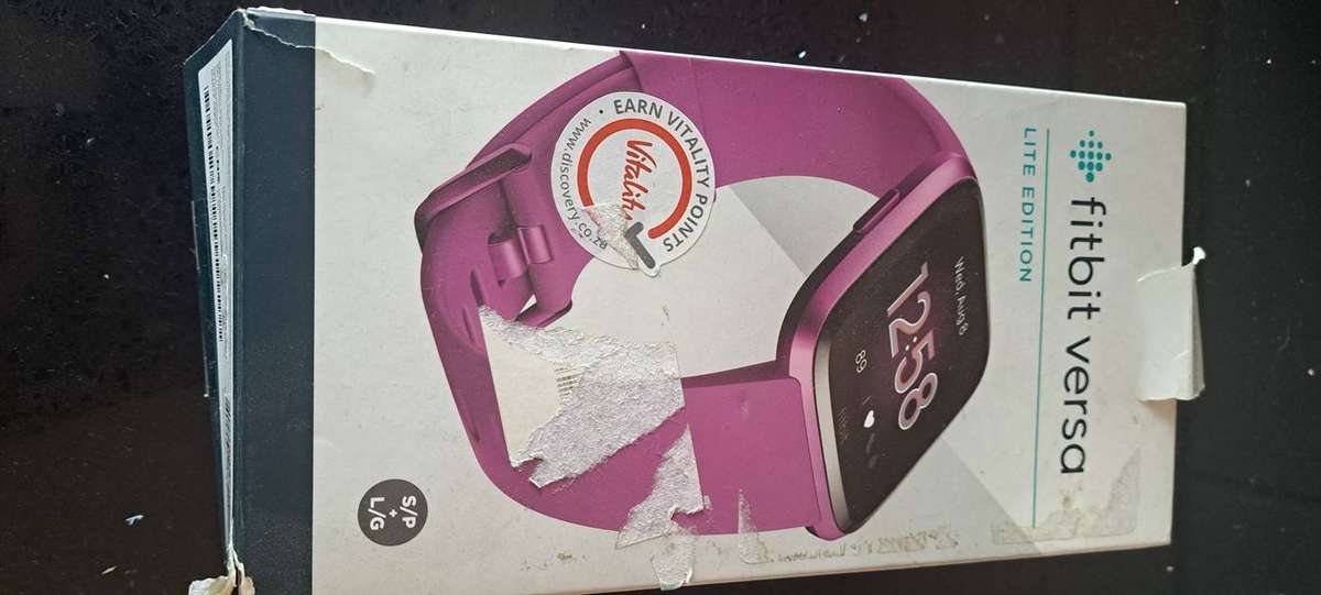 Fitbit versa Samrt Watch in Very Very Good Condition