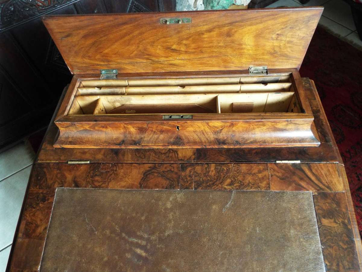 Antique Victorian  Burr Walnut Davenport. Circa 1860-1870. Ref. FU-1