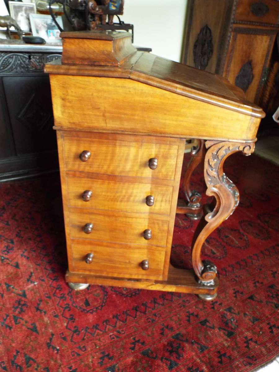 Antique Victorian  Burr Walnut Davenport. Circa 1860-1870. Ref. FU-1