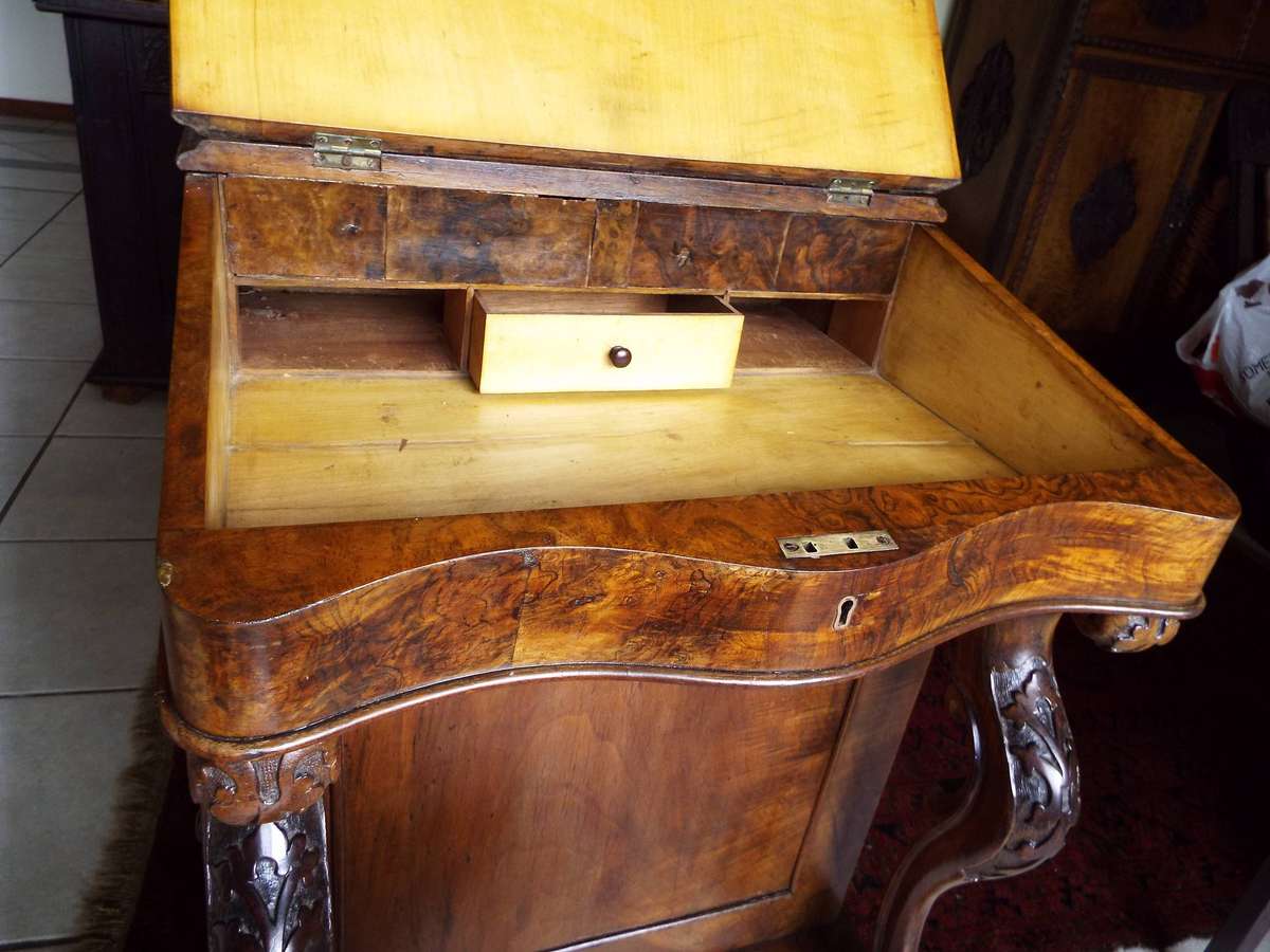Antique Victorian  Burr Walnut Davenport. Circa 1860-1870. Ref. FU-1
