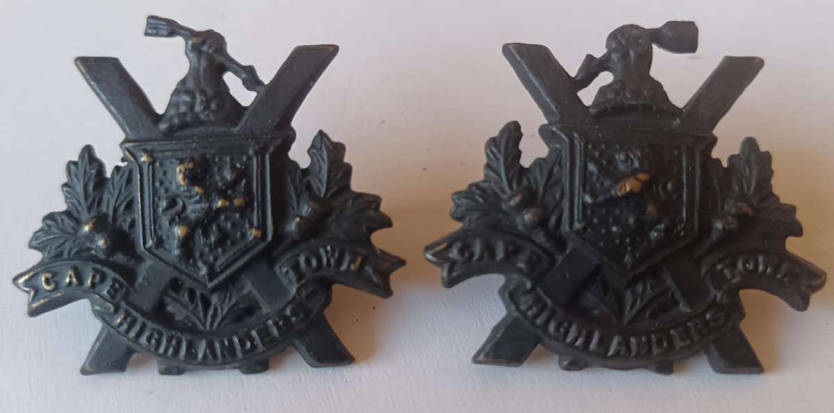 Cape Town Highlanders pair of blackened collar badges WW1 (CO232 and CO234)