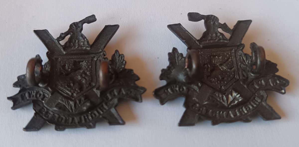 Cape Town Highlanders pair of blackened collar badges WW1 (CO232 and CO234)
